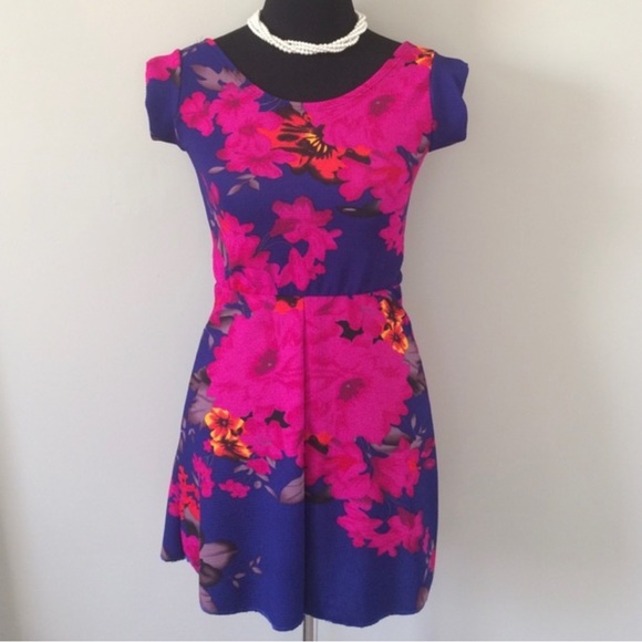 Dresses & Skirts - Floral dress